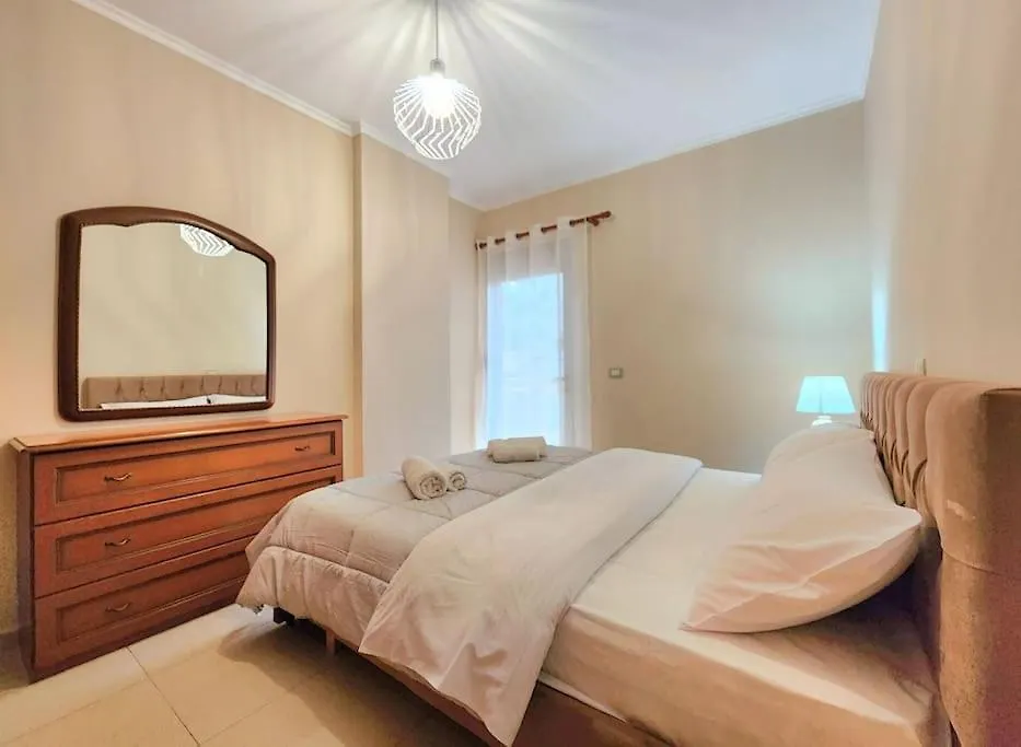 One Bd Flat Near Center With 24H Self Check In Apartamento Tirana